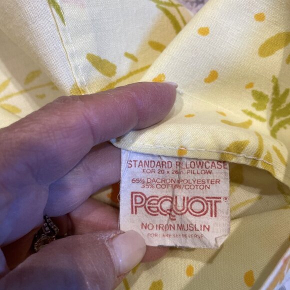 Vintage Pequot Muslin Pillowcases Set of 2 Standard Yellow Flower Power 70s USA - Picture 6 of 7